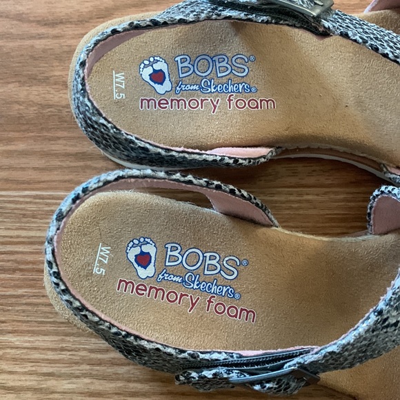 BOBS from Skechers memory foam Two-tone strappy sandals ~ NEW - Picture 4 of 7